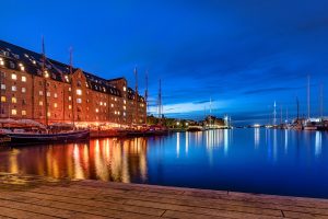 Night shot of a building at a harbour basin.