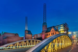 Night shot of a bridge in the Hamburg Speicherstadt.