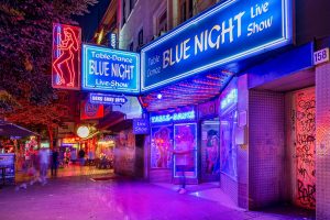 Night shot of a blue neon sign on the Reeperbahn.